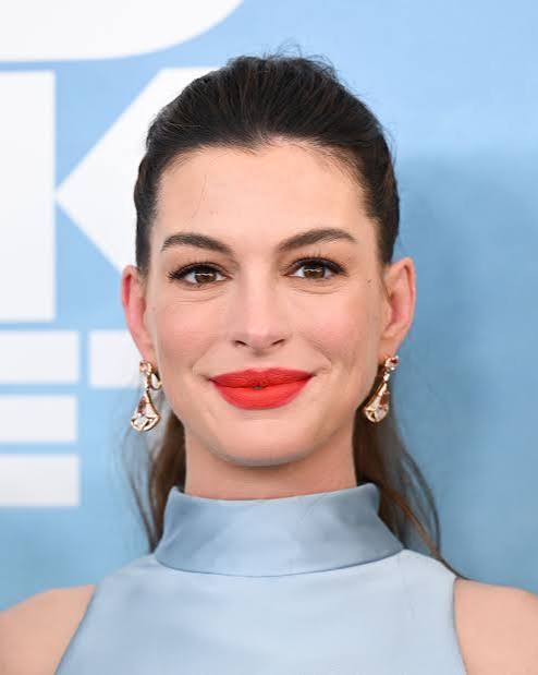 Anne Hathaway's Required Reading